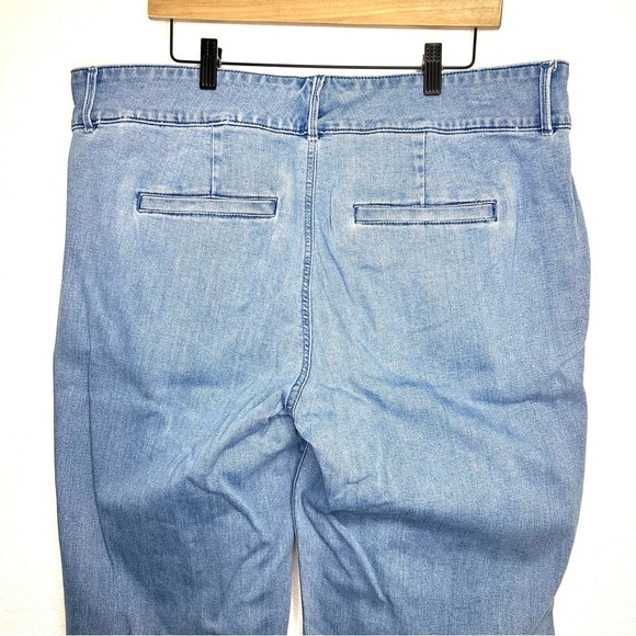 Isaac Mizrahi Live! Women’s Plus Size Light Blue Petite Jeans 18WP Wide Leg - Picture 7 of 8